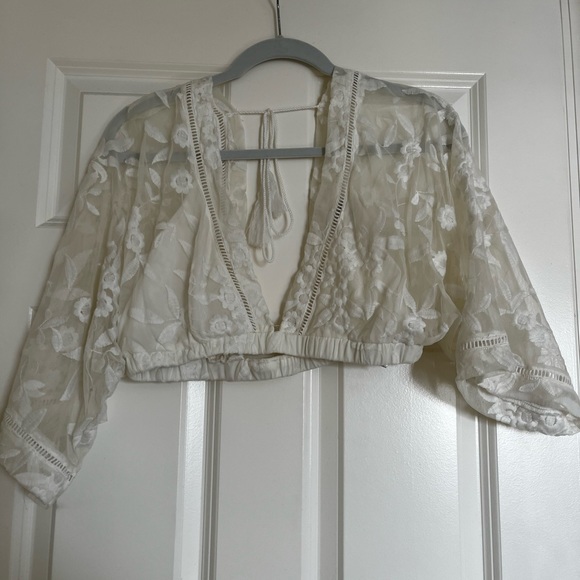White Deep V Flower Lace Crop Top - Picture 1 of 3